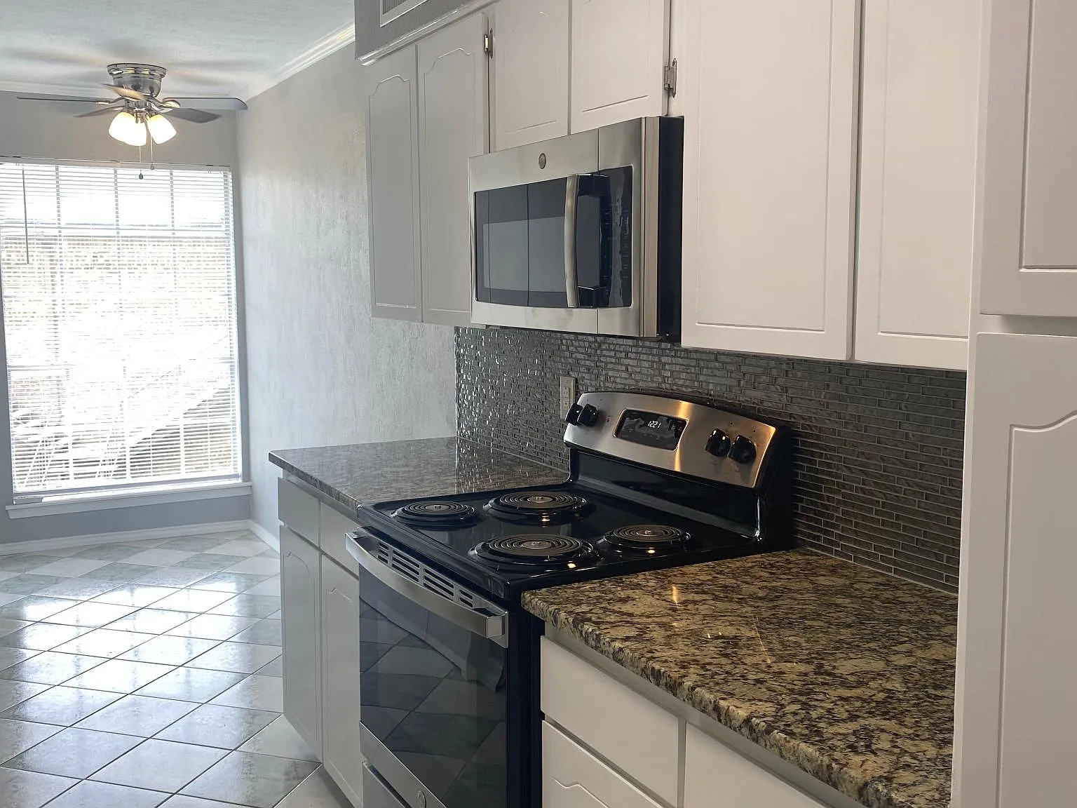 3 bed, 1645 sqft, $2,500 — Photo 2