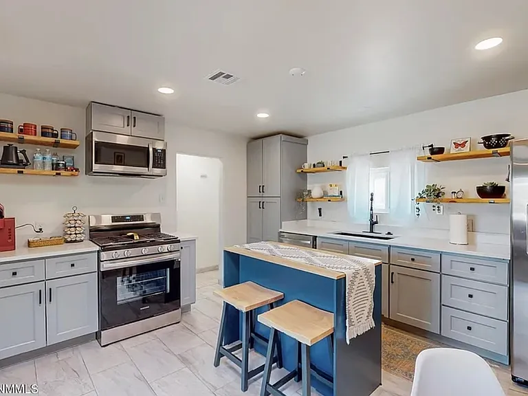 294 Virginia St — Photo 2
