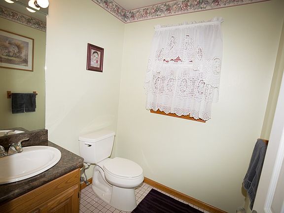 5th image of 64 Longwood Dr