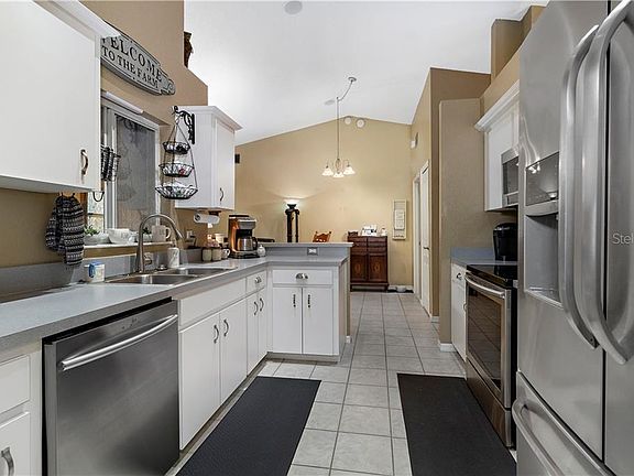 4th image of 2646 Green Valley Dr