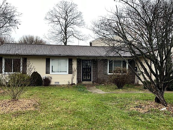 3rd image of 10501 Beechwood Dr