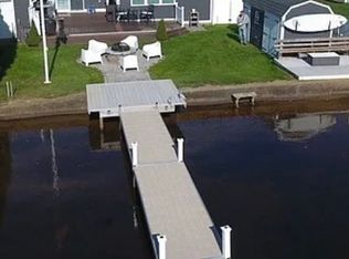 17 Lake St, Halifax, MA 02338