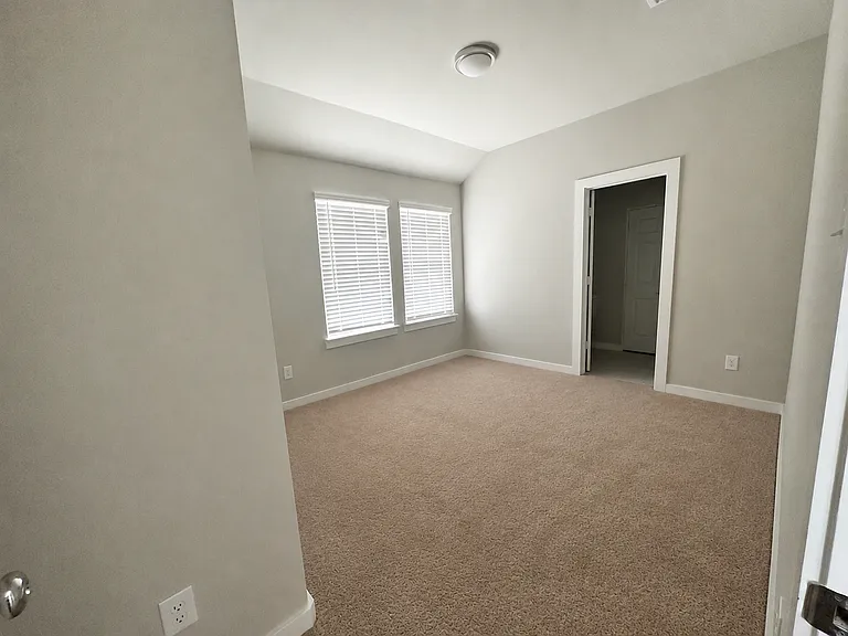 225 Mountain Meadow Ln — Photo 5