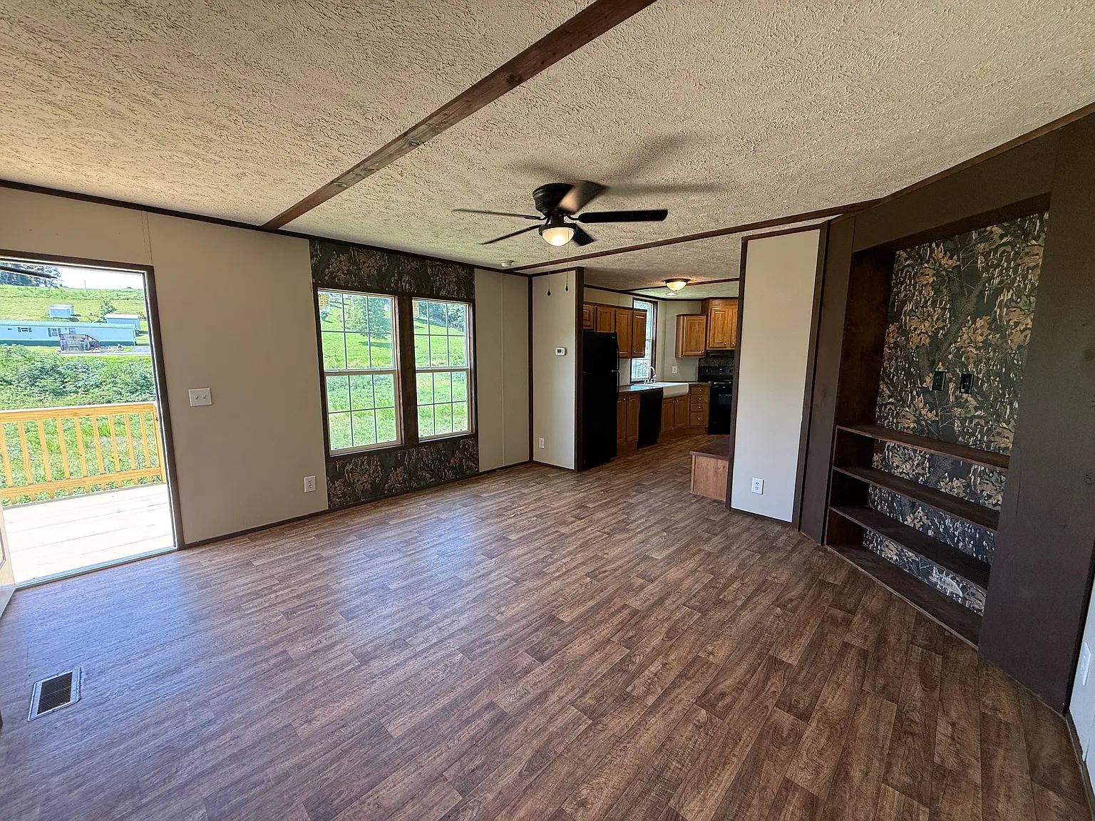 3 bed, $975 — Photo 2