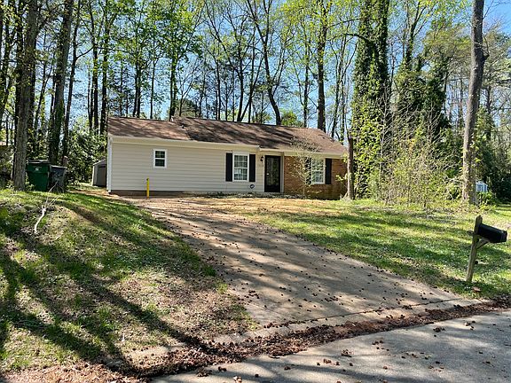 Front of house in culdesac