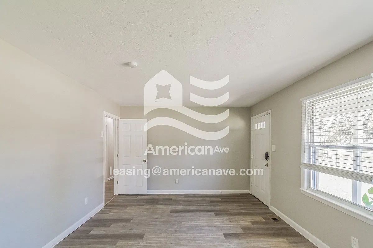 92650_002_wm_-_living_room_13208536.jpg - 796 Bunce Rd