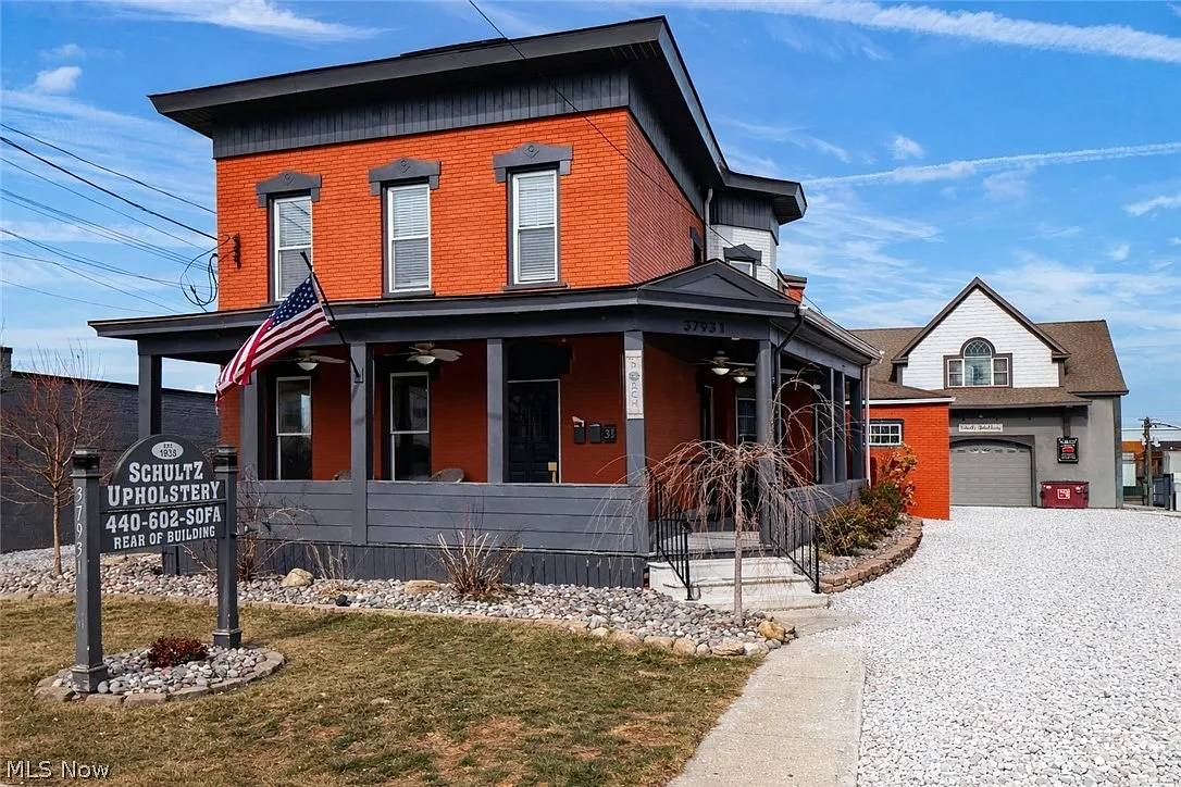 37931 Vine St photo 1