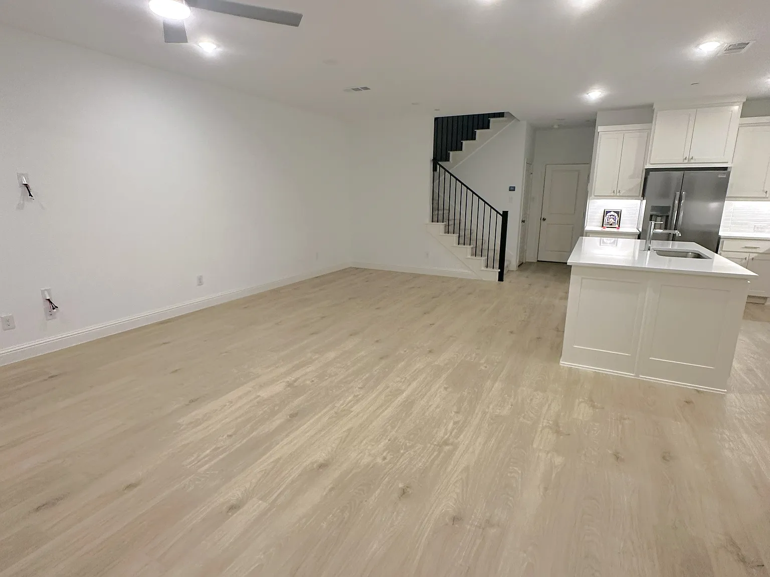 3 bed, 2.5 bath, 2150 sqft, $3,200 — Photo 4