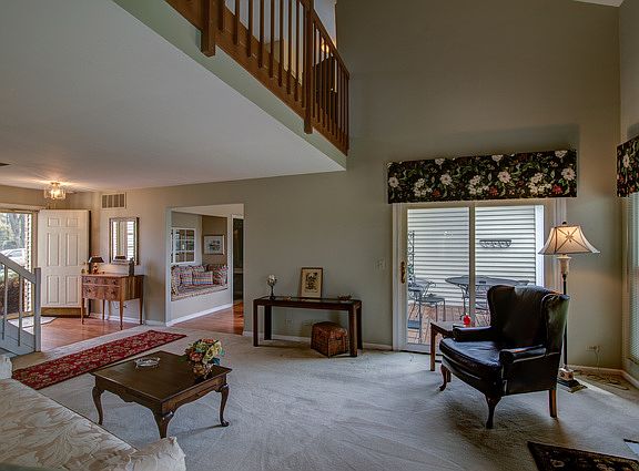 5th image of 1098 Stonehedge Dr