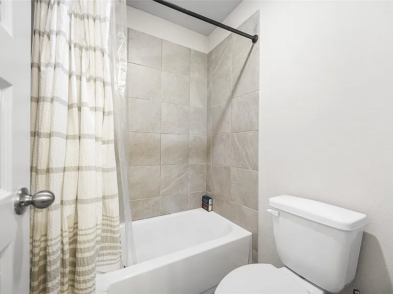2736 Ahnya Ln — Photo 34