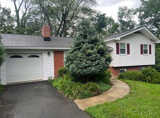 2917 Breezy Ter, Alexandria, VA 22303