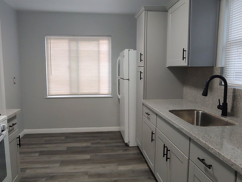 Fully upgraded kitchen