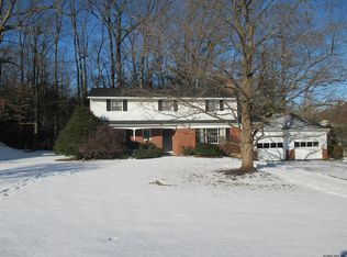4 Hills Rd, Ballston Lake, NY 12019