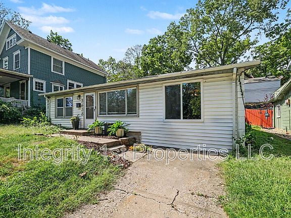 4th image of 3638 Genessee St