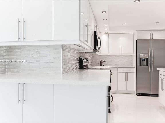 3rd image of 6039 Collins Ave APT 531