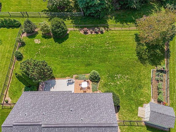 3rd image of 7303 Peppermint Ct
