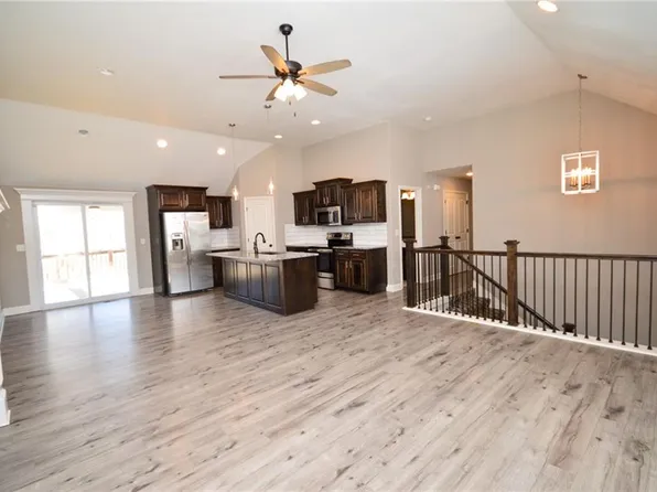 1400 SW Cross Creek Dr, Grain Valley, MO 64029