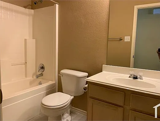 3 bed, 1464 sqft, $2,300 — Photo 3