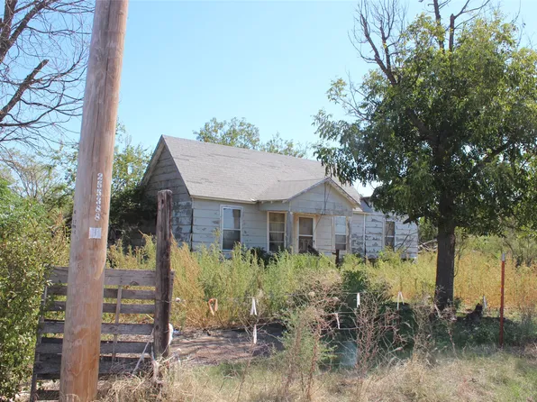 460 N Elm Ave, Munday, TX 76371