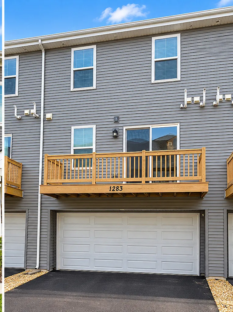 3 bed, 2.5 bath, 1756 sqft, $3,500 — Photo 2