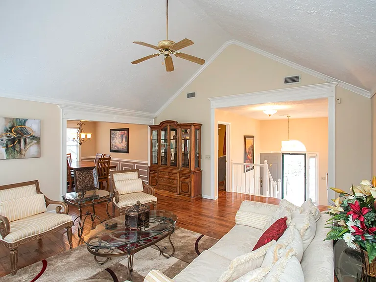 1508 Clover Ct — Photo 8