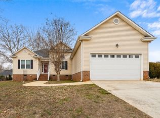 112 Jester Ct, Williamston, SC 29697