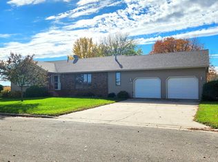 926 S 4th St, Bird Island, MN 55310