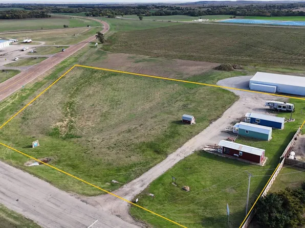 647 E 1st St, Lucas, KS 67648