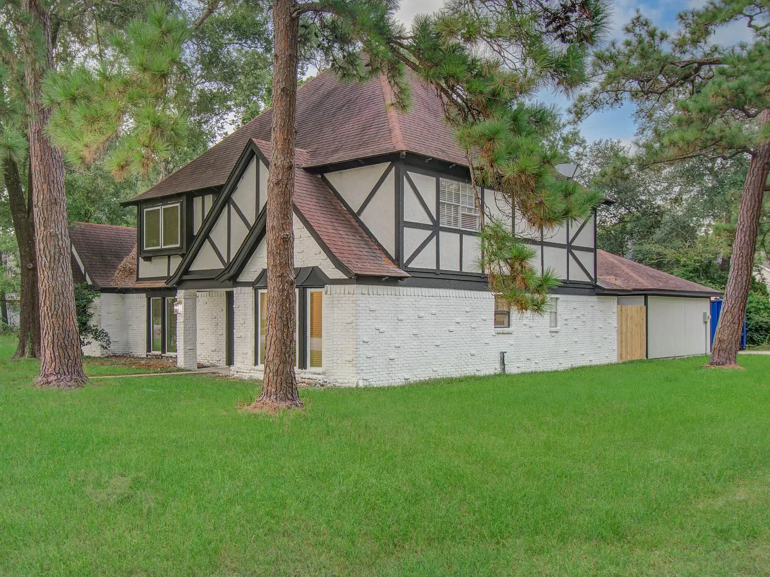 5 bed, 2.5 bath, 2971 sqft, $2,300 — Photo 3