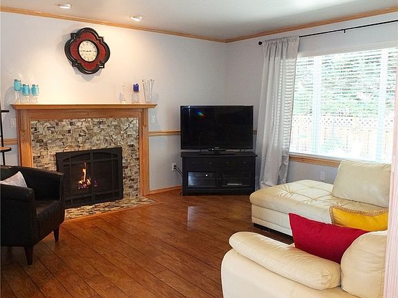 2nd image of 15266 Esther Ave SE