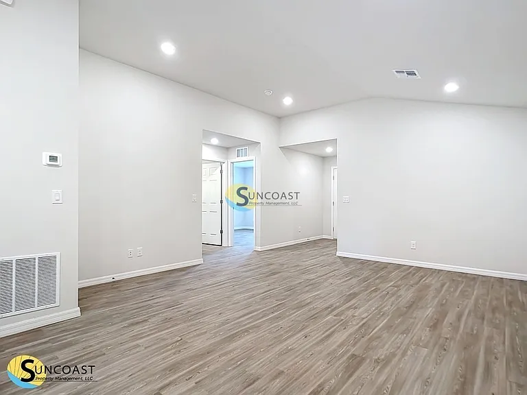 10476 Pendleton Ave — Photo 6