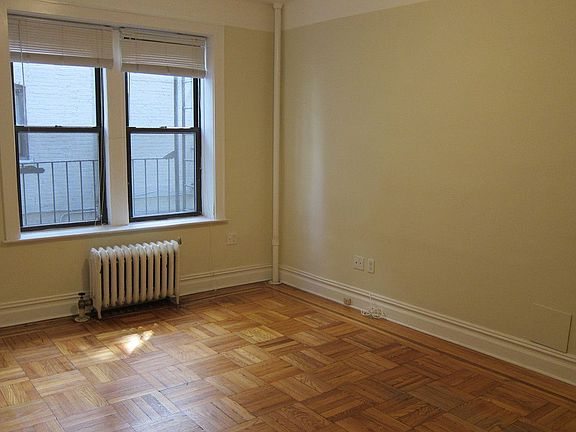 4th image of 442 Hudson St #1B