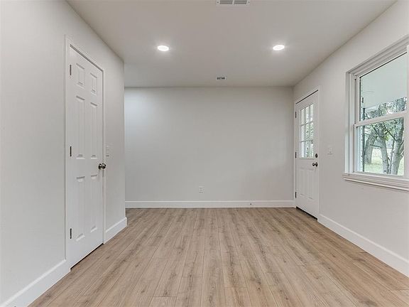 4th image of 1001 Mitchell Rd