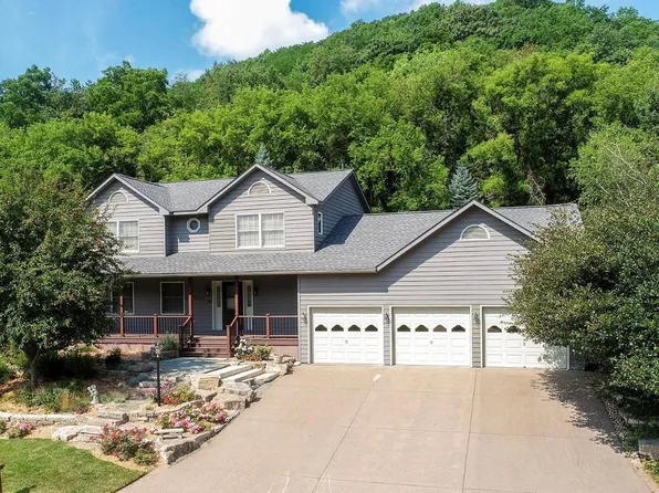 229 Oak Leaf Dr, Winona, MN 55987