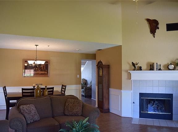 3rd image of 5121 Prairie Creek Trl
