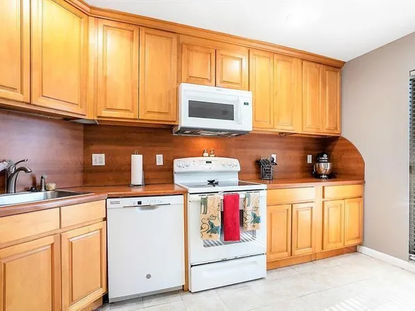 1700 Presidential Way, West Palm Beach, FL