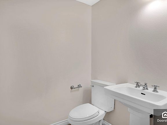 3rd image of 12449 Kling St