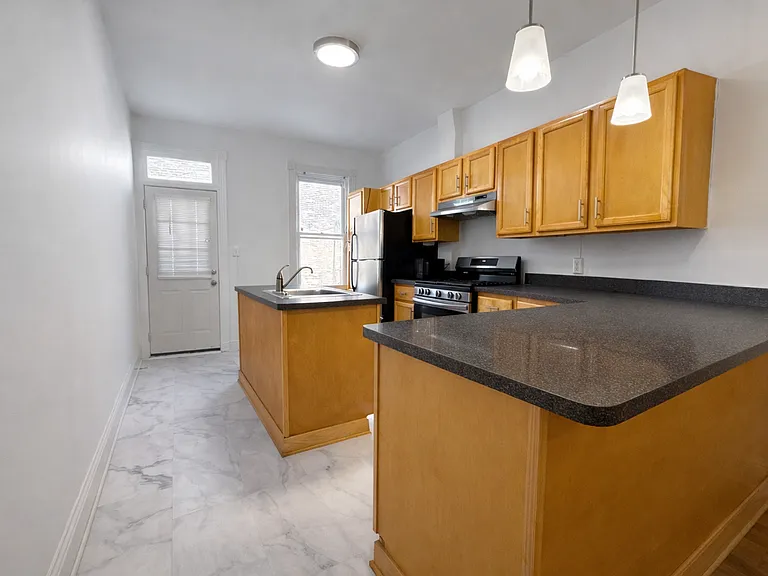 450 E Lorraine Ave — Photo 7