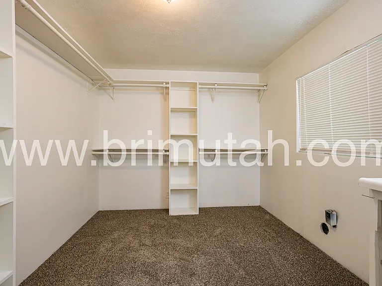 1561 E Delaware Ln — Photo 11
