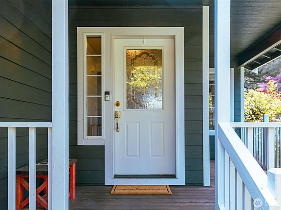 3rd image of 2445 43rd Avenue SE