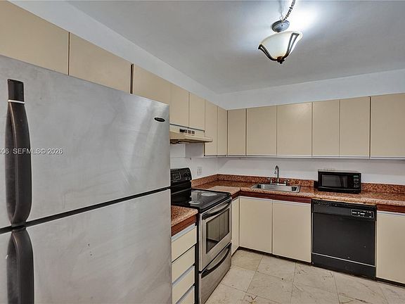 5th image of 2500 Parkview Dr APT 808