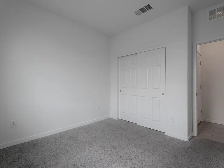 902 Bronzite St — Photo 26