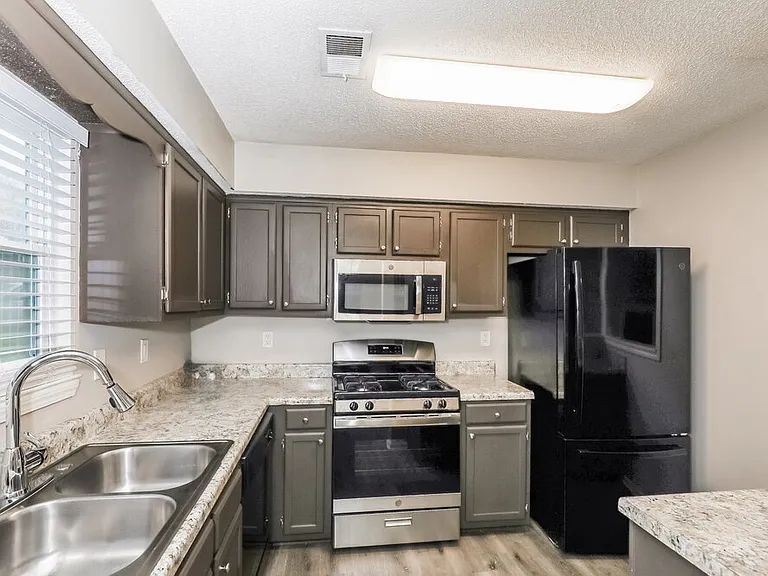 1573 Glynn Ct — Photo 6