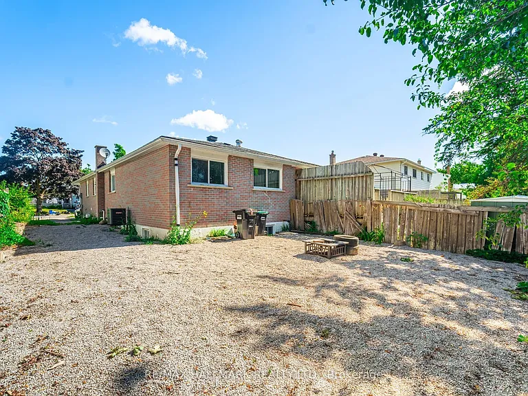 88 Bernick Dr — Photo 26