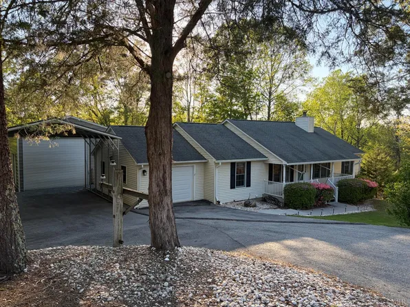 95 Indian Pointe Dr, Hardy, VA 24101