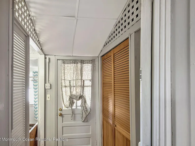 284 Millstone Rd — Photo 31