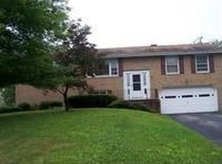 593 Wendemere Dr, Hubbard, OH