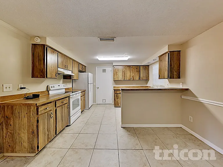 2308 Selkirk St — Photo 23