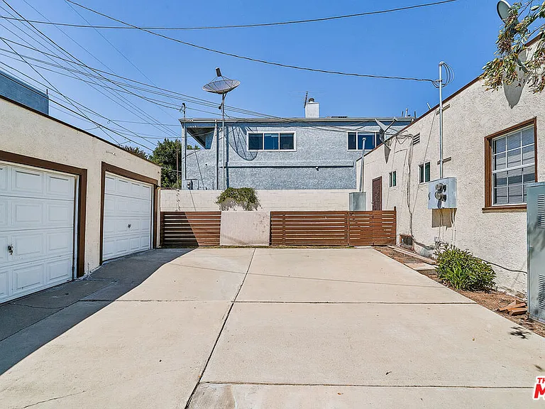 1329 S Tremaine Ave — Photo 32