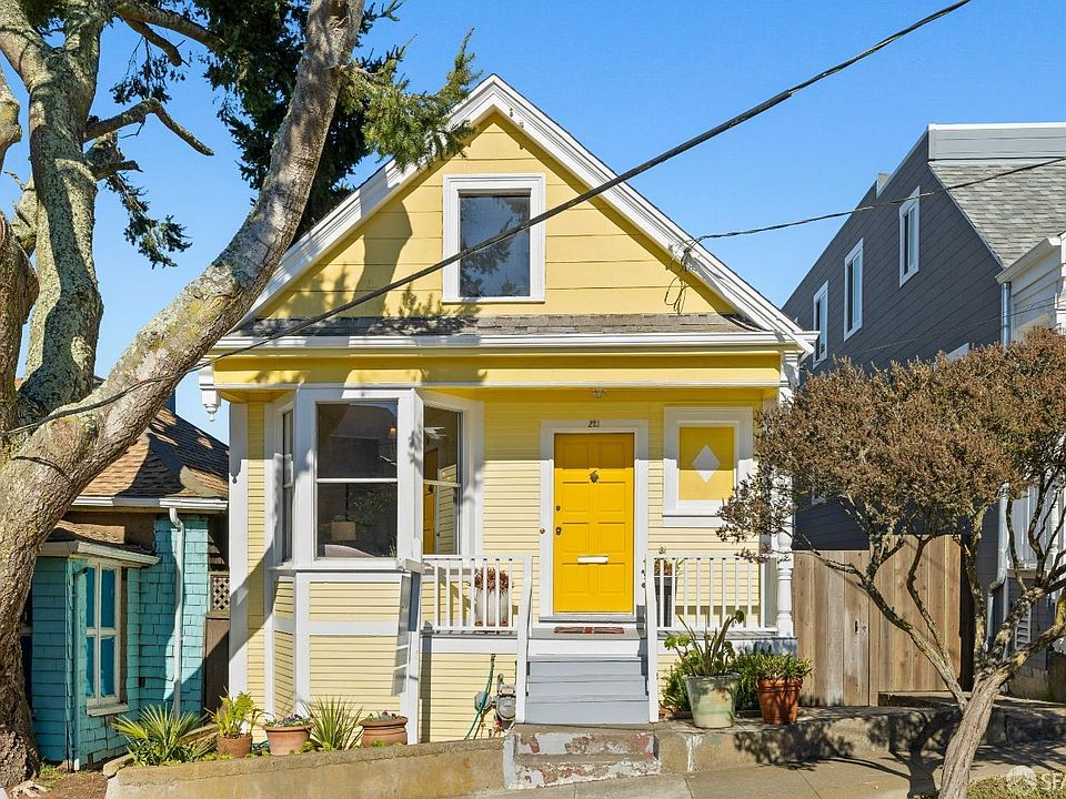 1st image of 221 Madison St